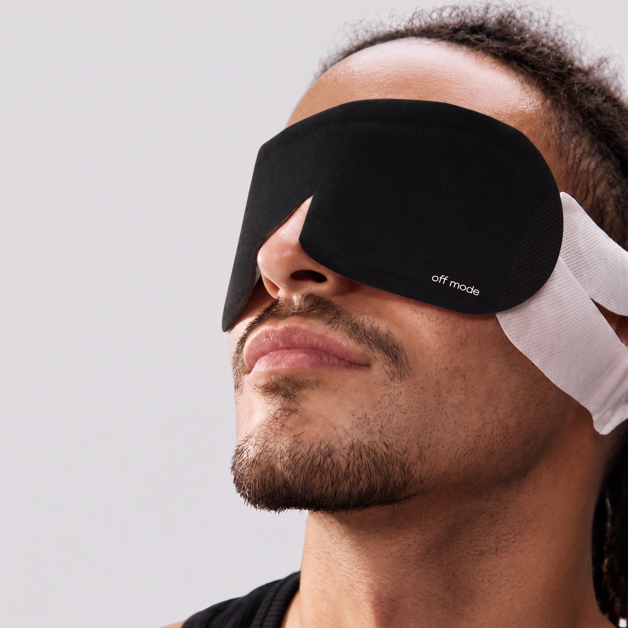 Person wearing the off mode self-warming screen recovery eye mask
